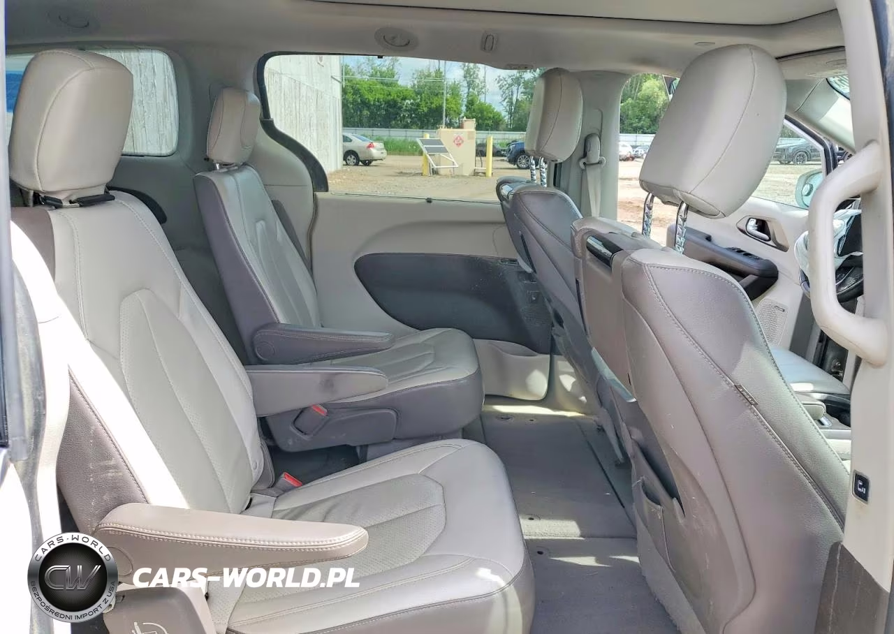 2017 Chrysler Pacifica Touring L Plus VIN:2C4RC1EG0HR616065 - 11