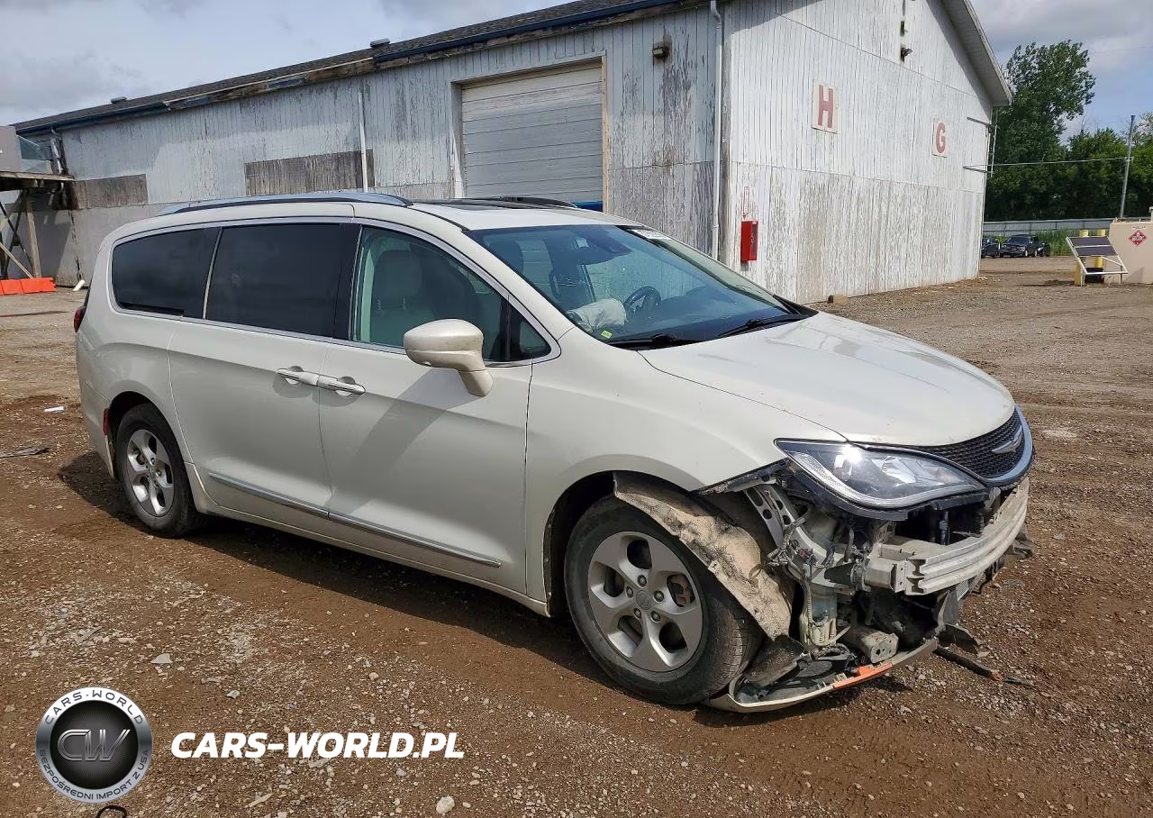 2017 Chrysler Pacifica Touring L Plus VIN:2C4RC1EG0HR616065 - 4