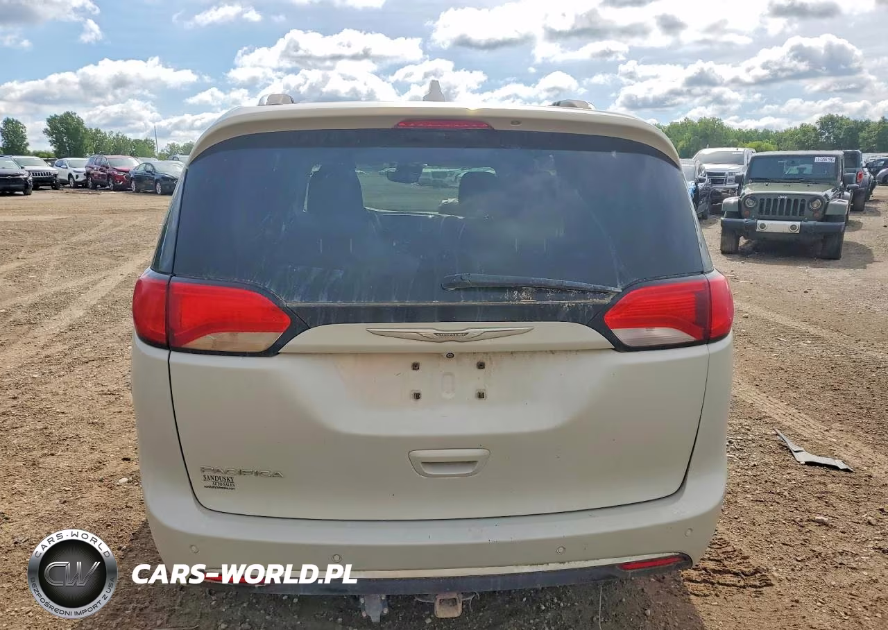 2017 Chrysler Pacifica Touring L Plus VIN:2C4RC1EG0HR616065 - 6