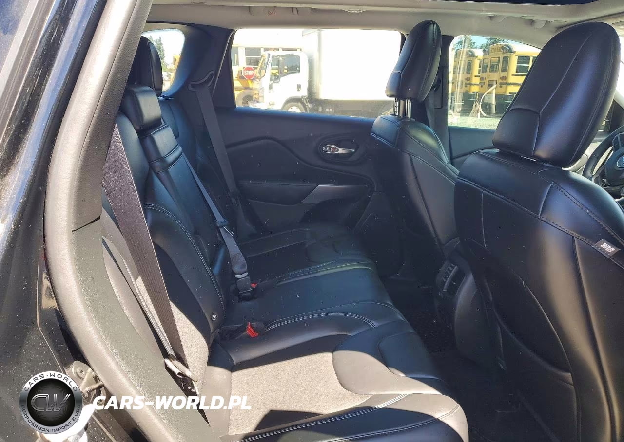 2019 Jeep Cherokee Latitude Plus VIN:1C4PJMLN6KD192773 - 10