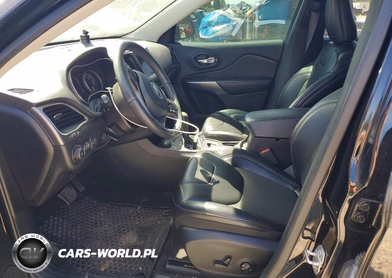 2019 Jeep Cherokee Latitude Plus VIN:1C4PJMLN6KD192773 - 7