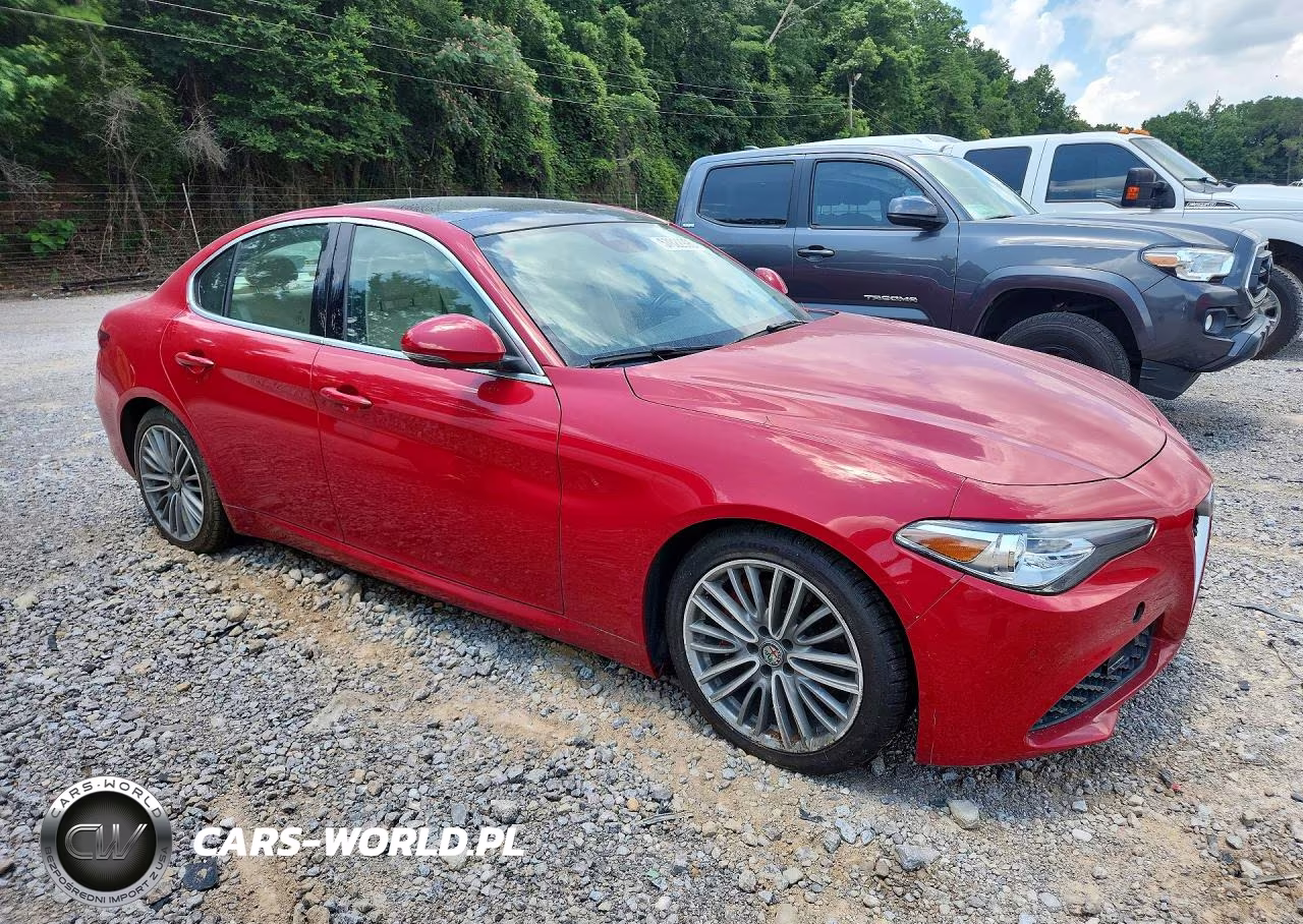 2017 Alfa Romeo Giulia Ti VIN:ZARFAECN8H7549319 - 4