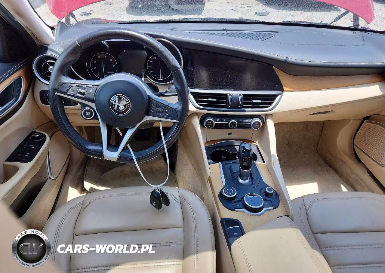 2017 Alfa Romeo Giulia Ti VIN:ZARFAECN8H7549319 - 8