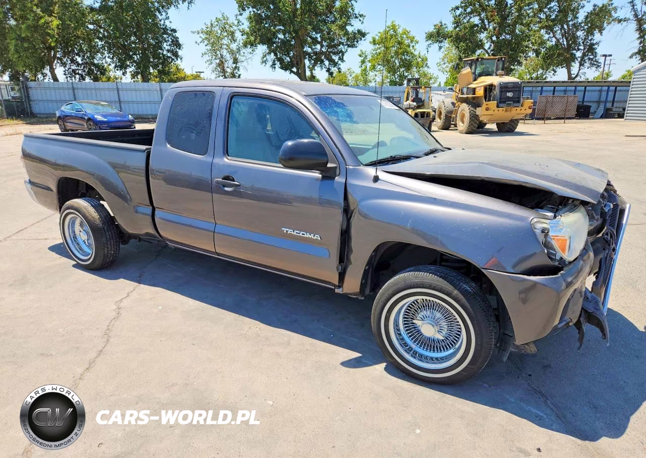 2013 Toyota Tacoma Access Cab VIN:5TFTX4CN1DX030113 - 4
