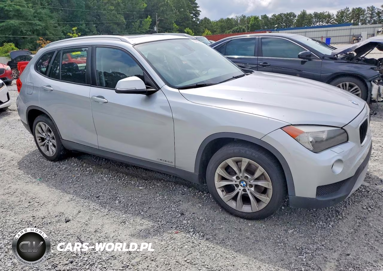 2014 BMW X1 xDrive28I VIN:WBAVL1C59EVY23365 - 4