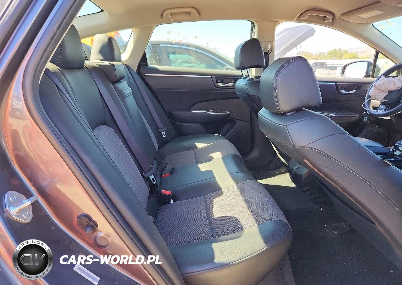 2018 Honda Clarity VIN:JHMZC5F12JC023841 - 10
