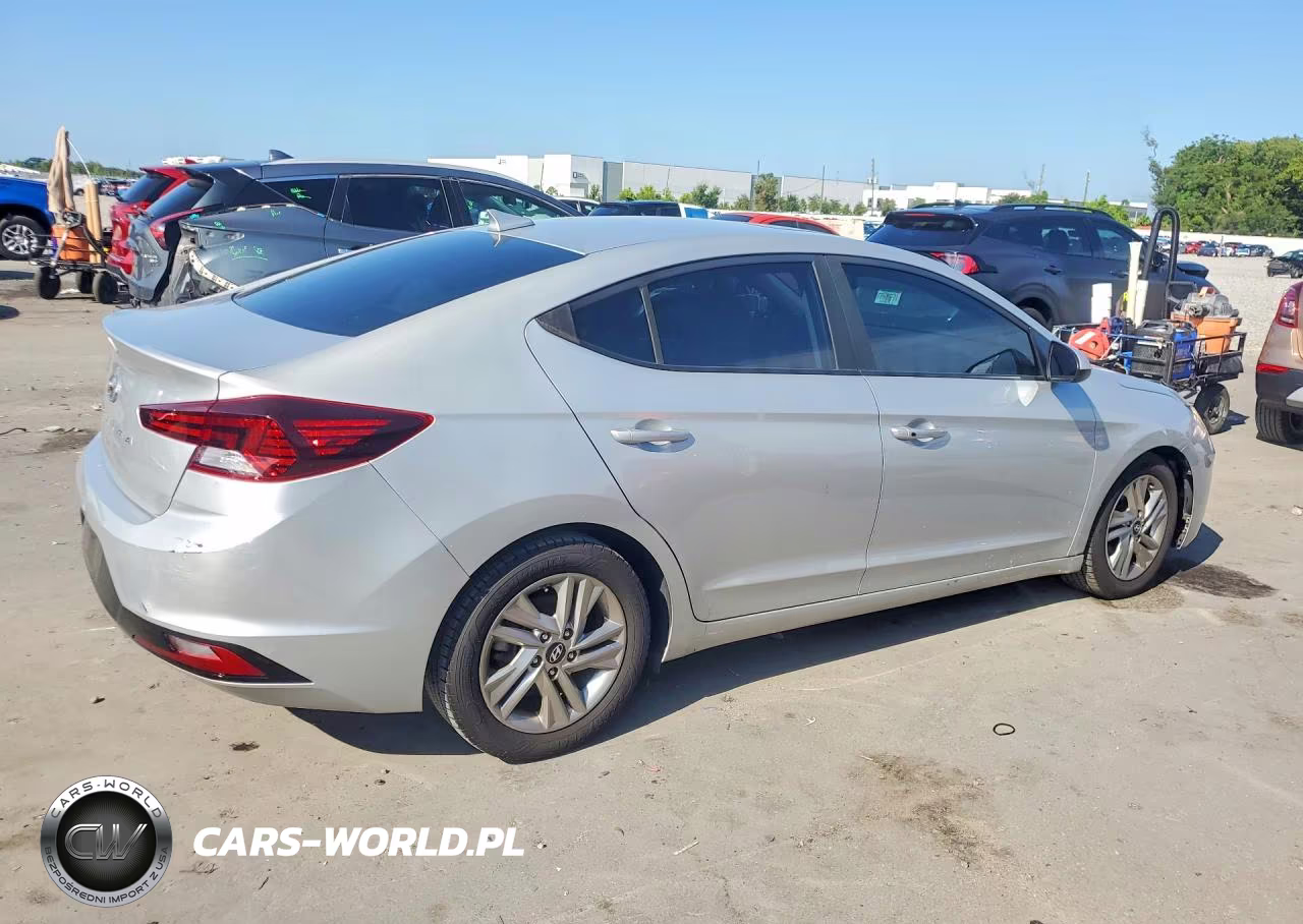 2019 Hyundai Elantra Value Edition VIN:5NPD84LF7KH450462 - 3