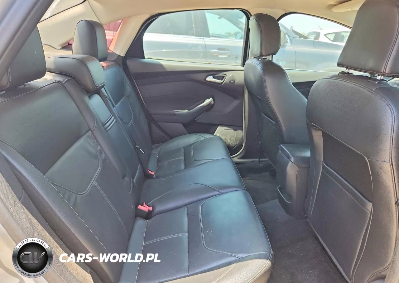 2015 Ford Focus Se VIN:1FADP3F21FL240582 - 10