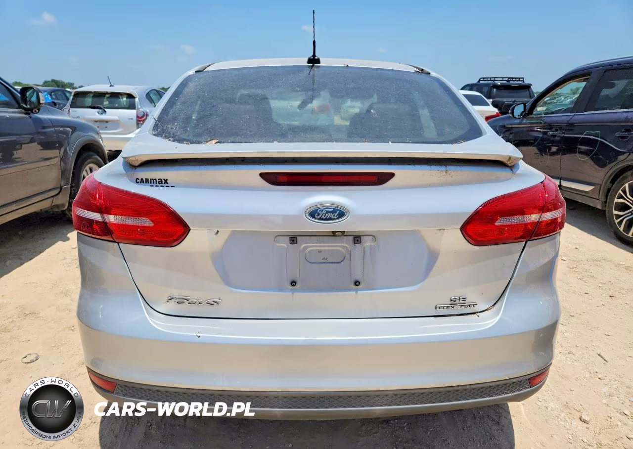 2015 Ford Focus Se VIN:1FADP3F21FL240582 - 6
