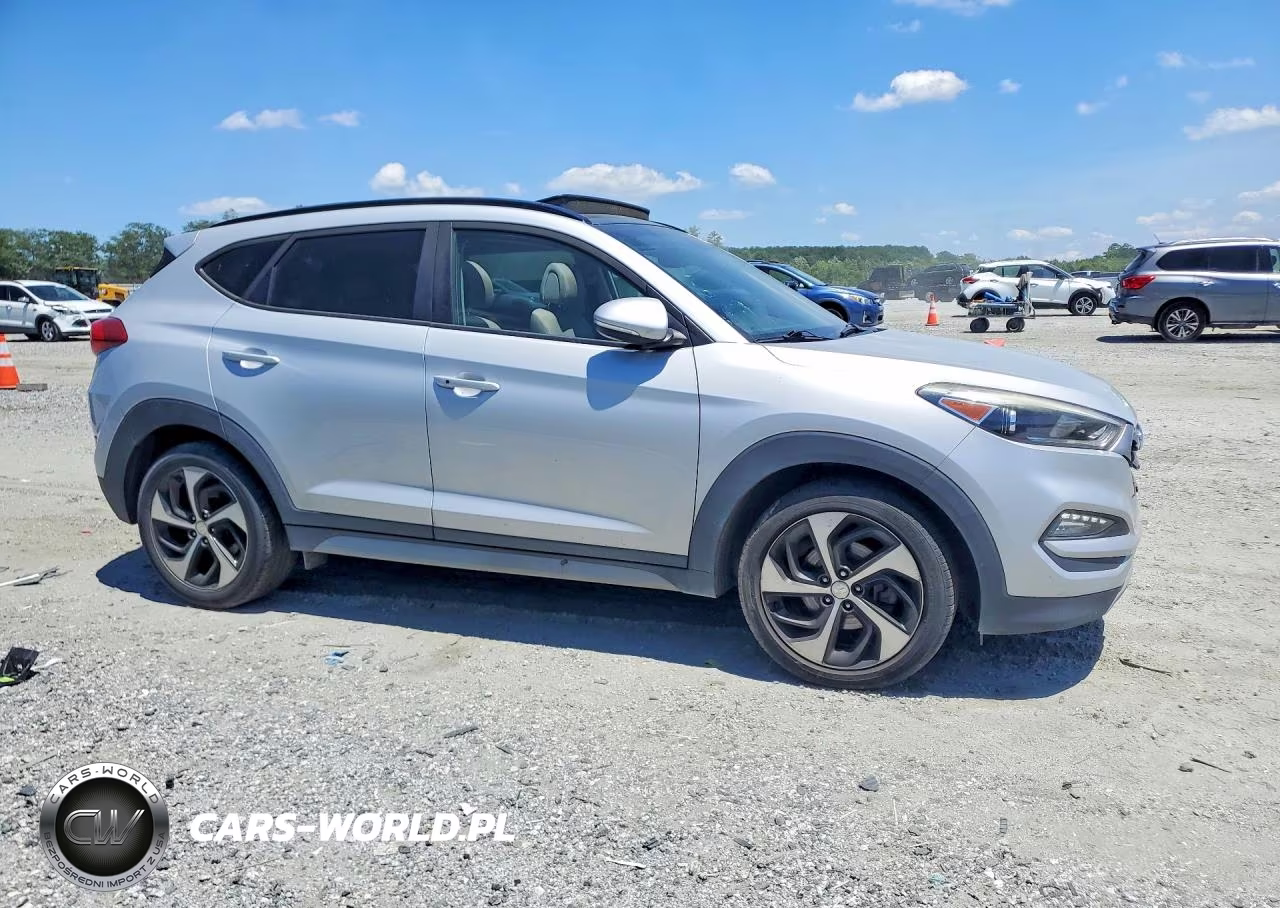 2018 Hyundai Tucson Value VIN:KM8J3CA24JU688765 - 4