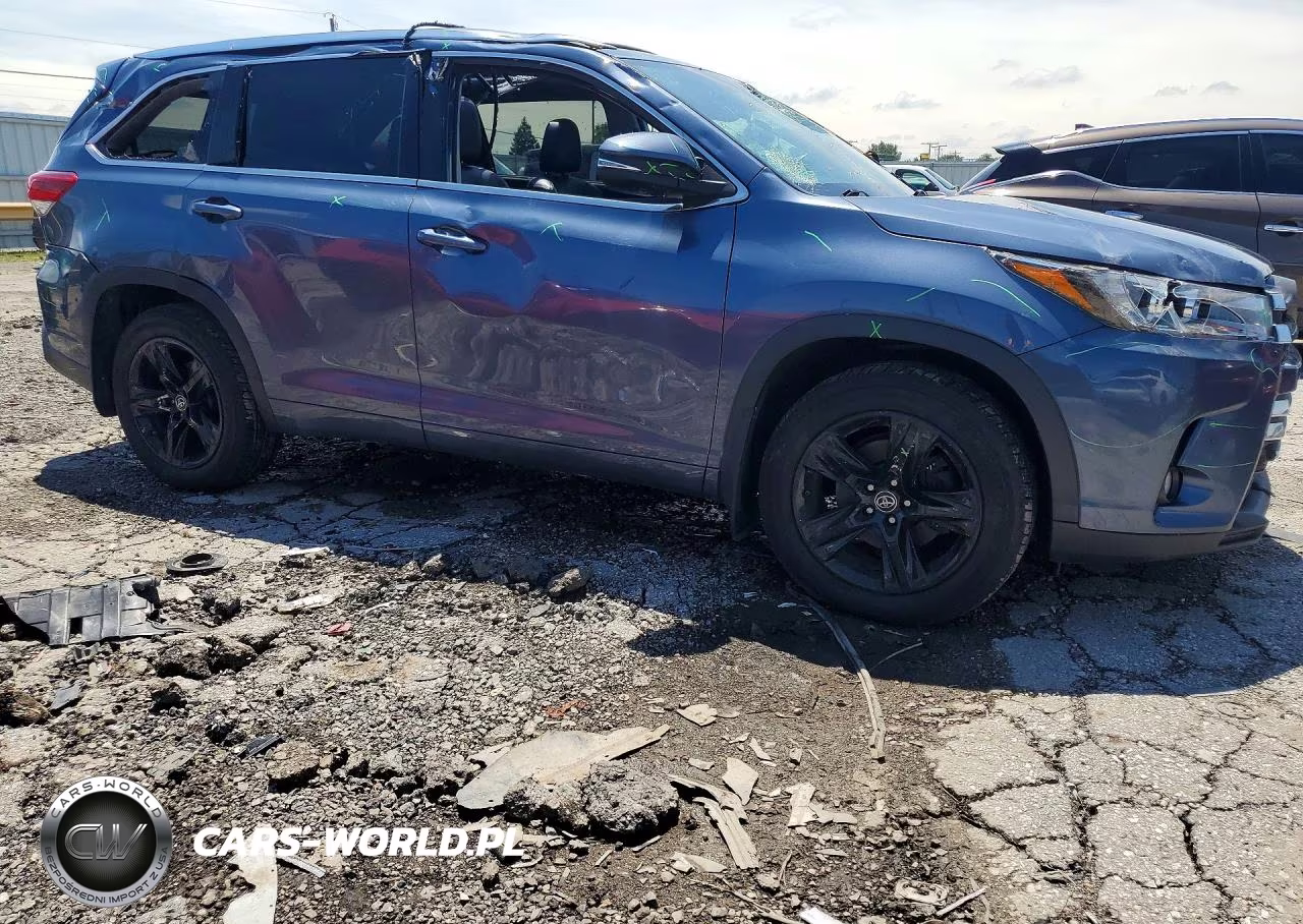 2018 Toyota Highlander Limited VIN:5TDDZRFH0JS814107 - 4