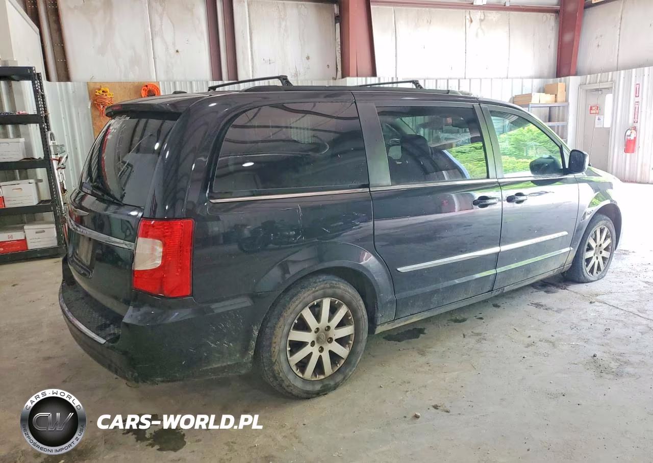 2016 Chrysler Town & Country S VIN:2C4RC1BG9GR298739 - 3