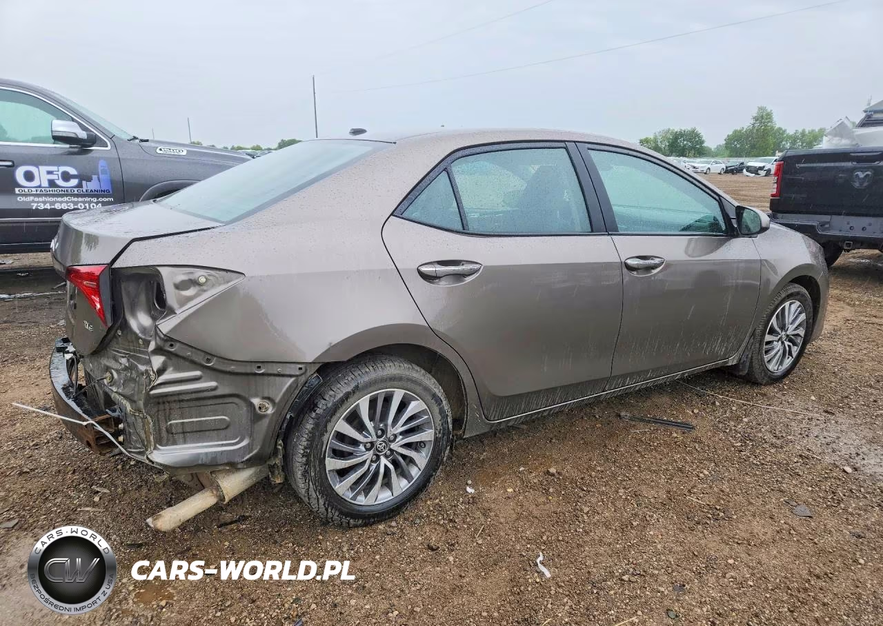 2018 Toyota Corolla VIN:2T1BURHE9JC078592 - 3