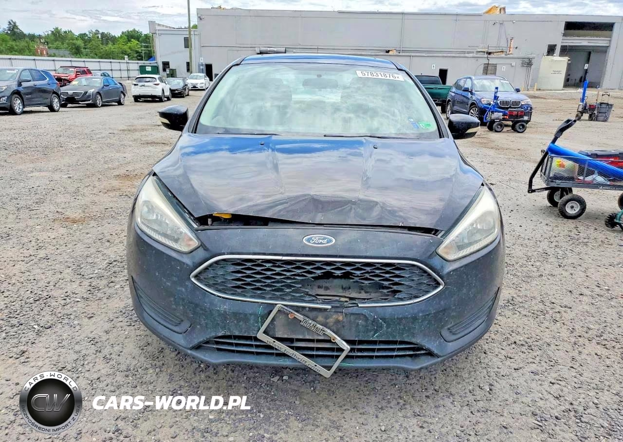 2016 Ford Focus Se VIN:1FADP3F25GL377106 - 4