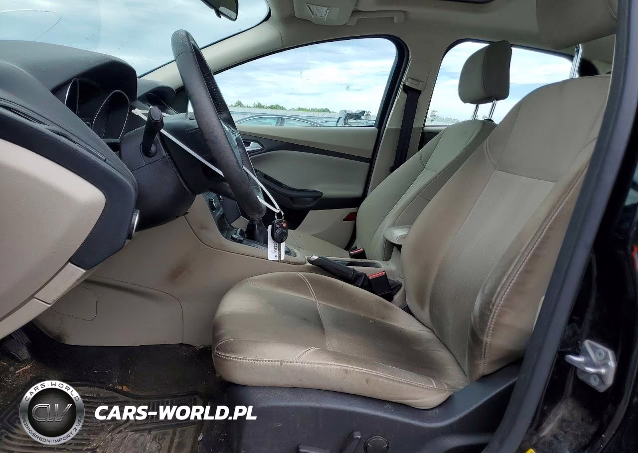 2016 Ford Focus Se VIN:1FADP3F25GL377106 - 5