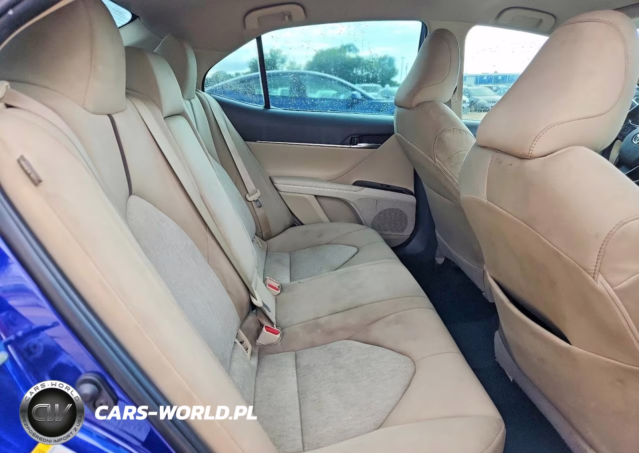 2018 Toyota Camry Le VIN:4T1B11HK1JU637082 - 10
