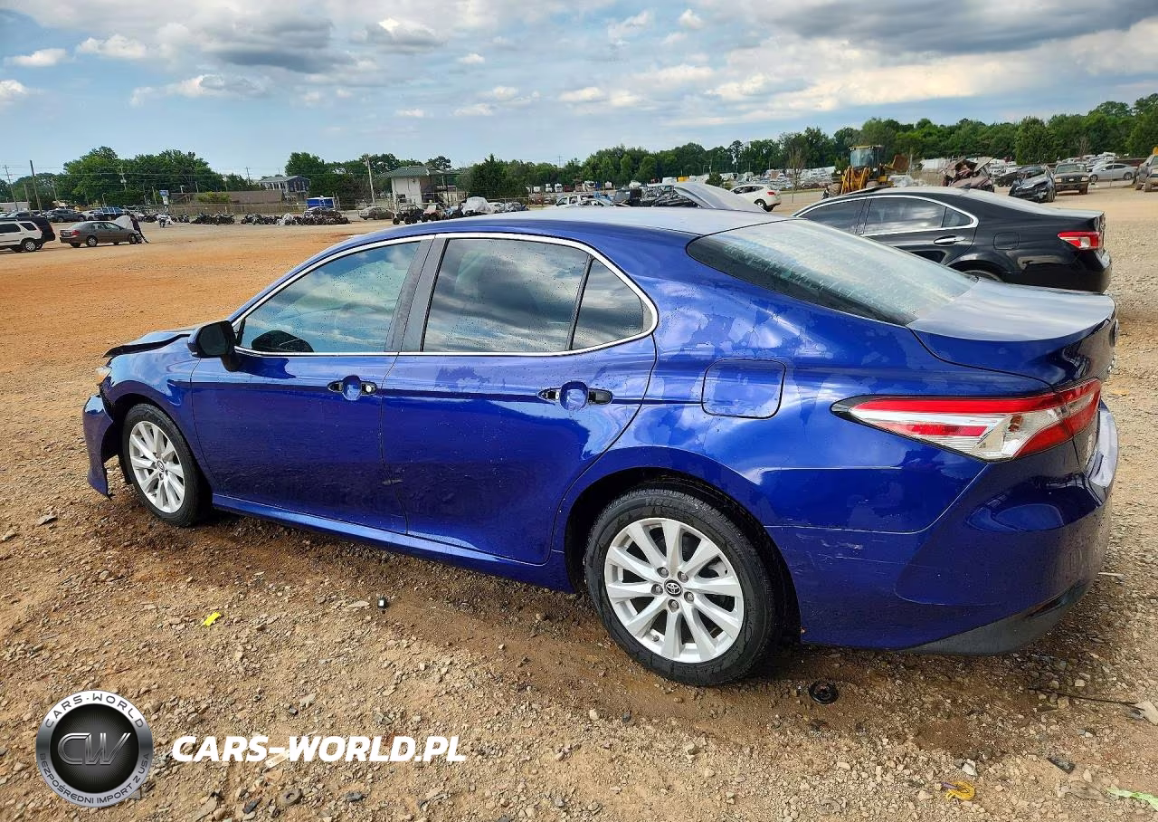 2018 Toyota Camry Le VIN:4T1B11HK1JU637082 - 2
