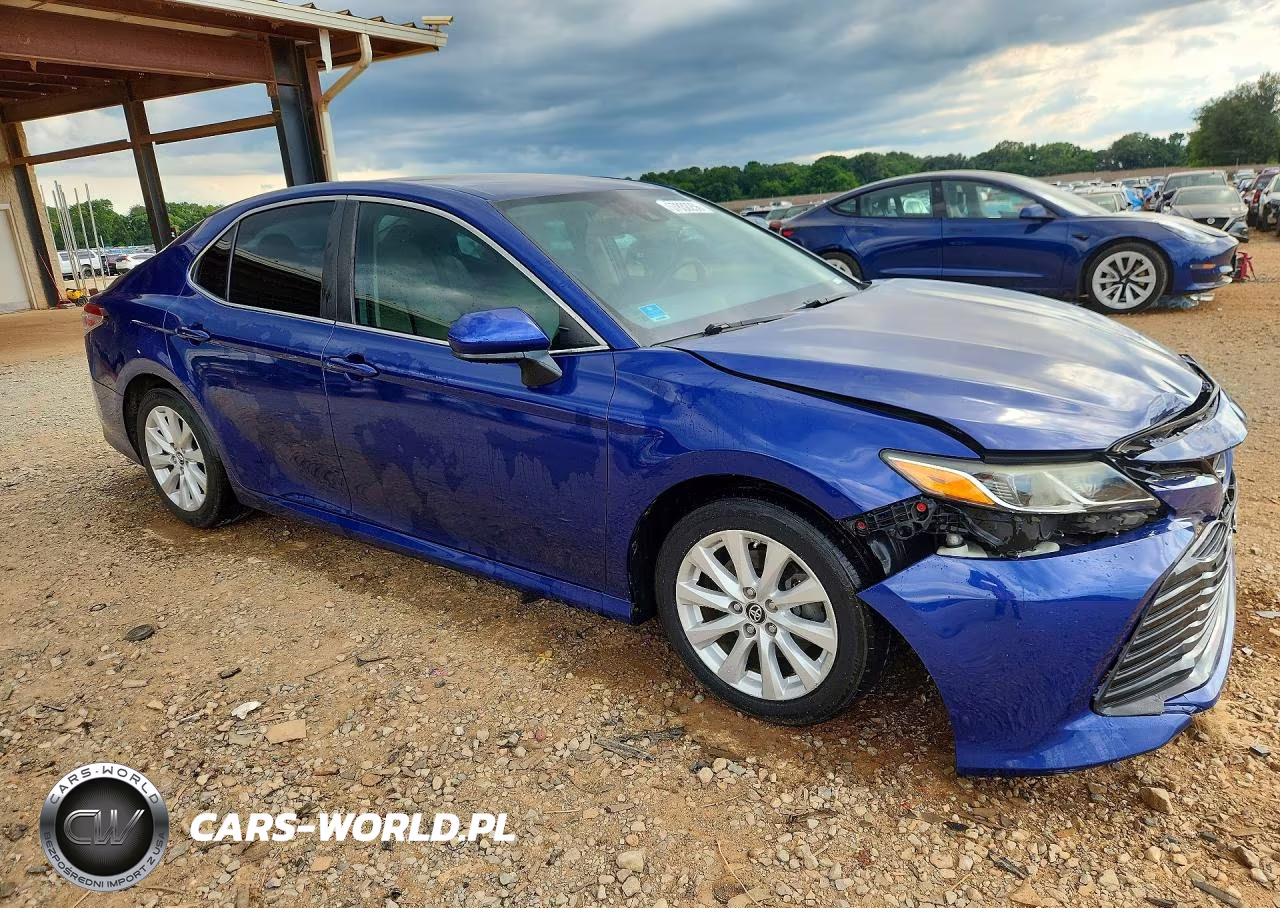 2018 Toyota Camry Le VIN:4T1B11HK1JU637082 - 4