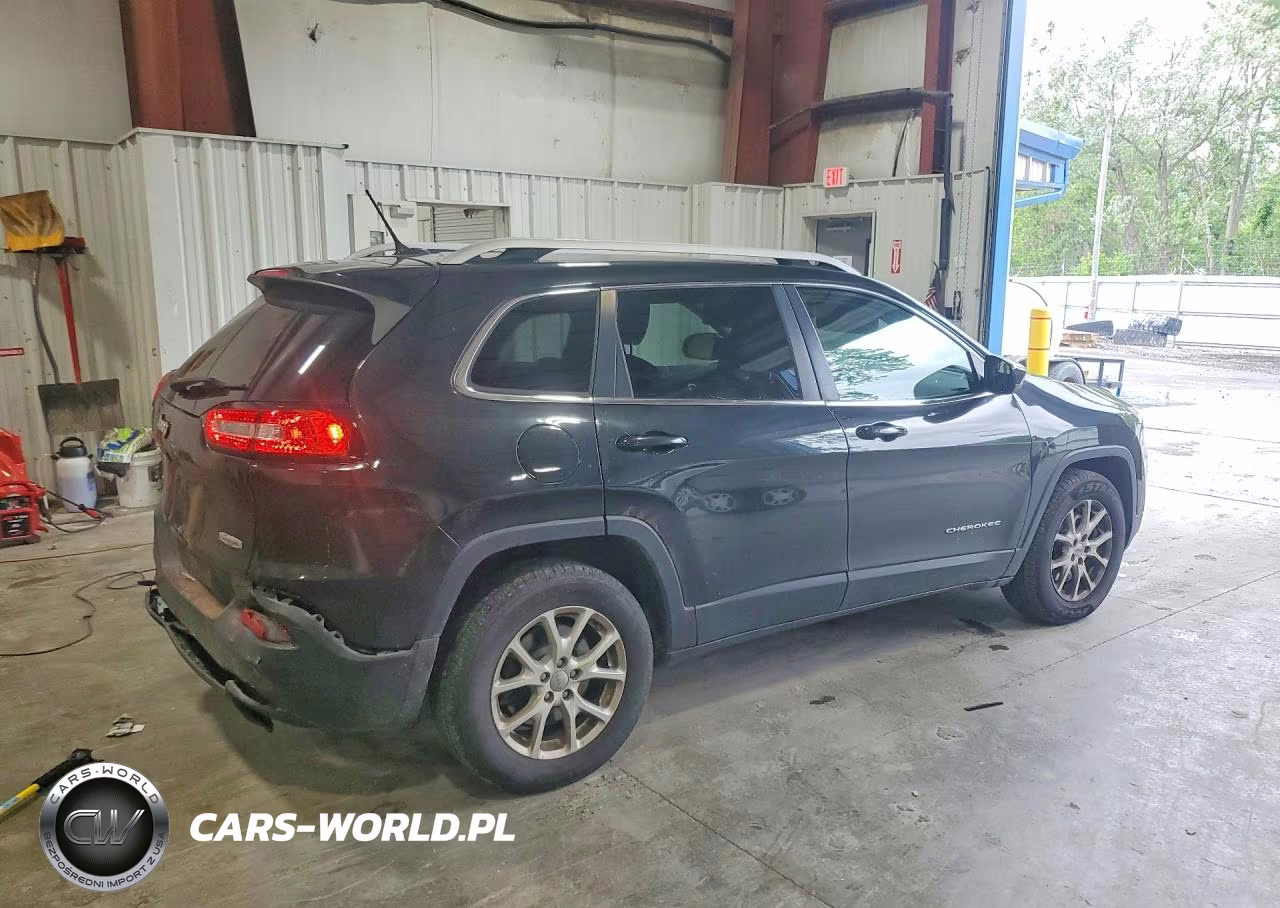 2015 Jeep Cherokee Latitude VIN:1C4PJMCS5FW513637 - 3