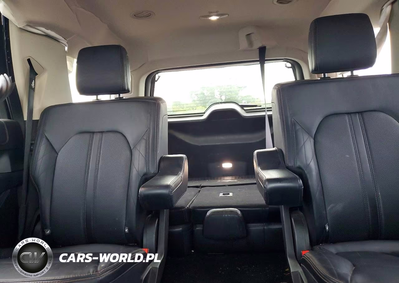 2019 Ford Expedition Platinum VIN:1FMJU1LTXKEA52645 - 10