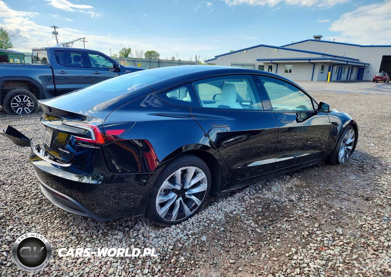 2025 Tesla Model 3 VIN:5YJ3E1EB0SF064946 - 3