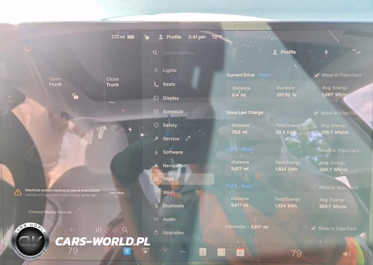 2025 Tesla Model 3 VIN:5YJ3E1EB0SF064946 - 9