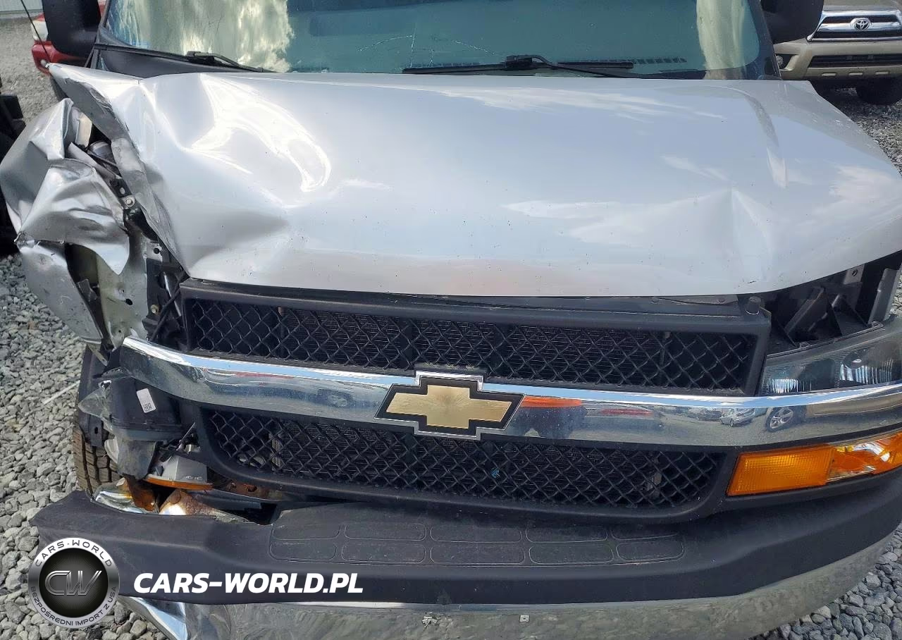 2020 Chevrolet Express G2500 VIN:1GCWGAFG9L1150428 - 11