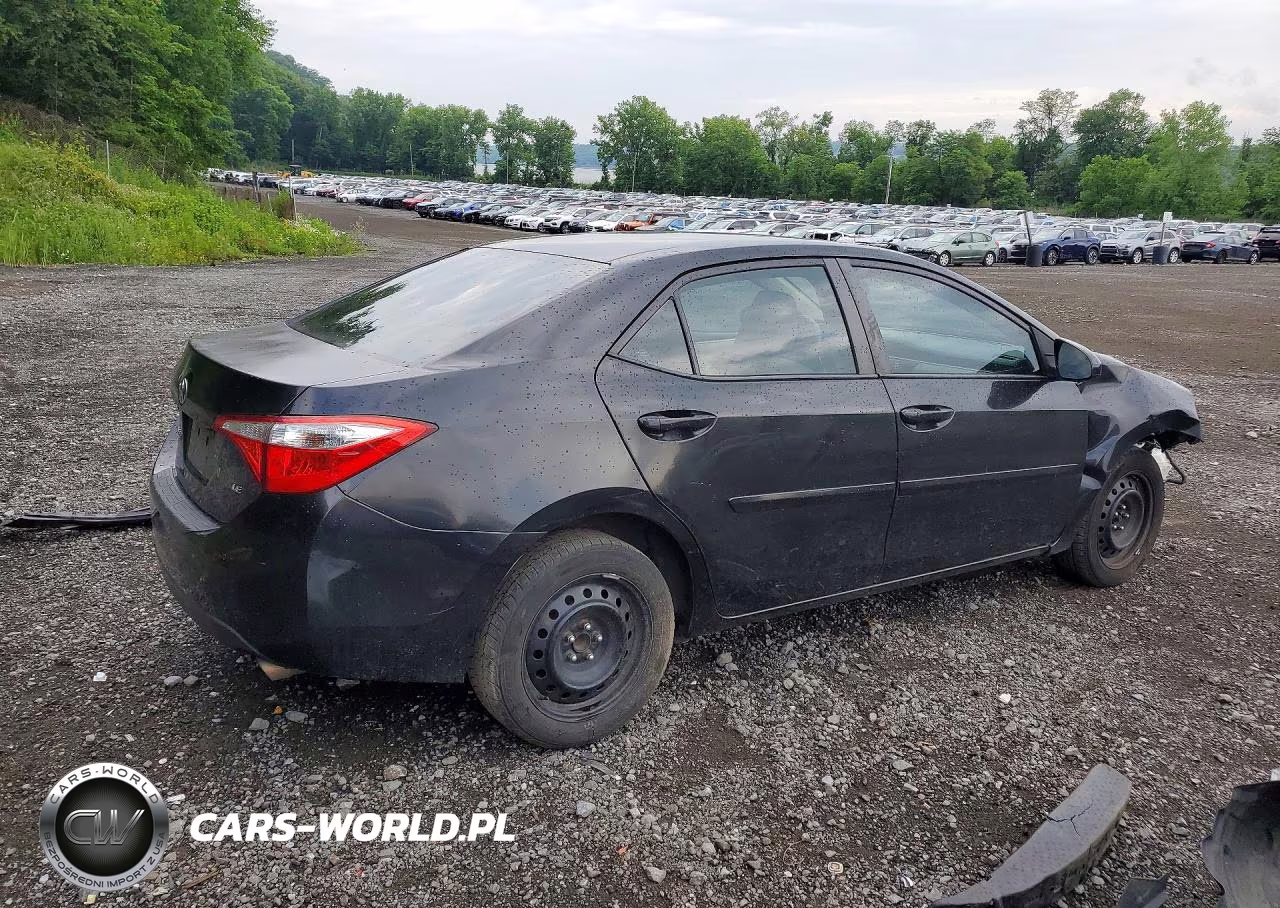 2015 Toyota Corolla Le VIN:2T1BURHE2FC272811 - 3