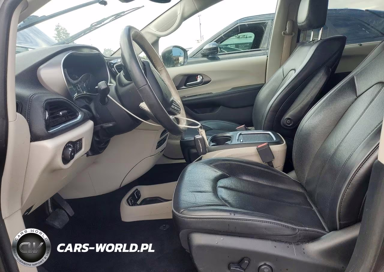 2019 Chrysler Pacifica Limited VIN:2C4RC1GG3KR597810 - 7