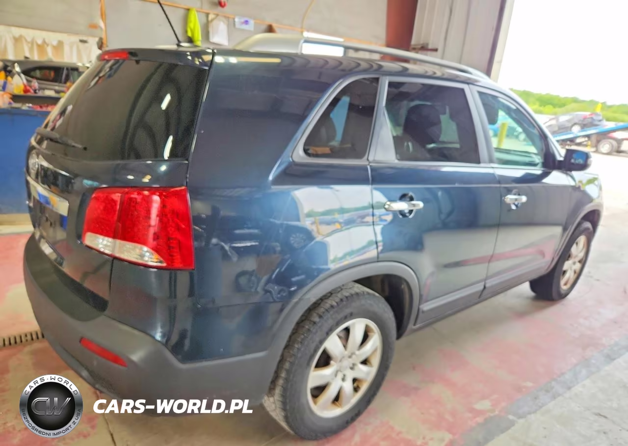 2013 Kia Sorento Lx VIN:5XYKT3A69DG359707 - 3