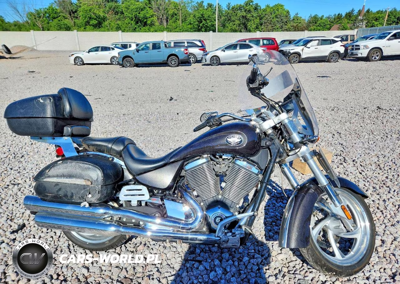2009 Victory Motorcycles Kingpin Touring – zdjęcie 1 z 9