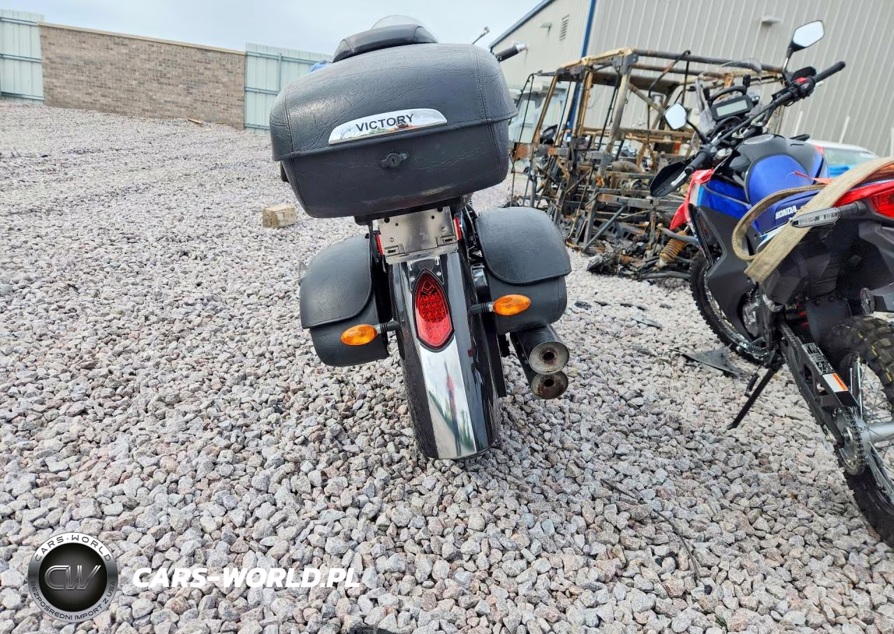 2009 Victory Motorcycles Kingpin Touring VIN:5VPCD26D393004449 - 4