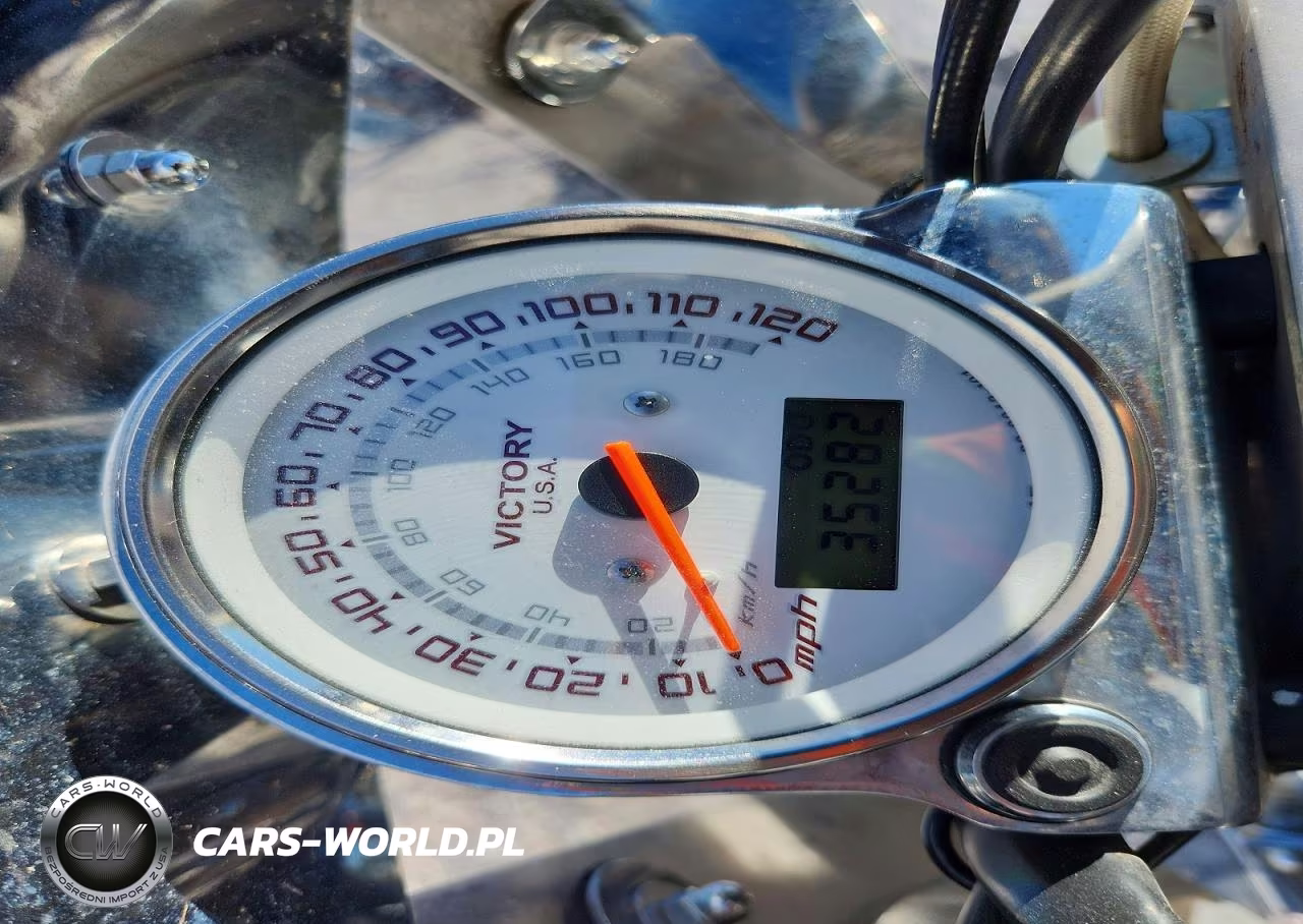 2009 Victory Motorcycles Kingpin Touring VIN:5VPCD26D393004449 - 7