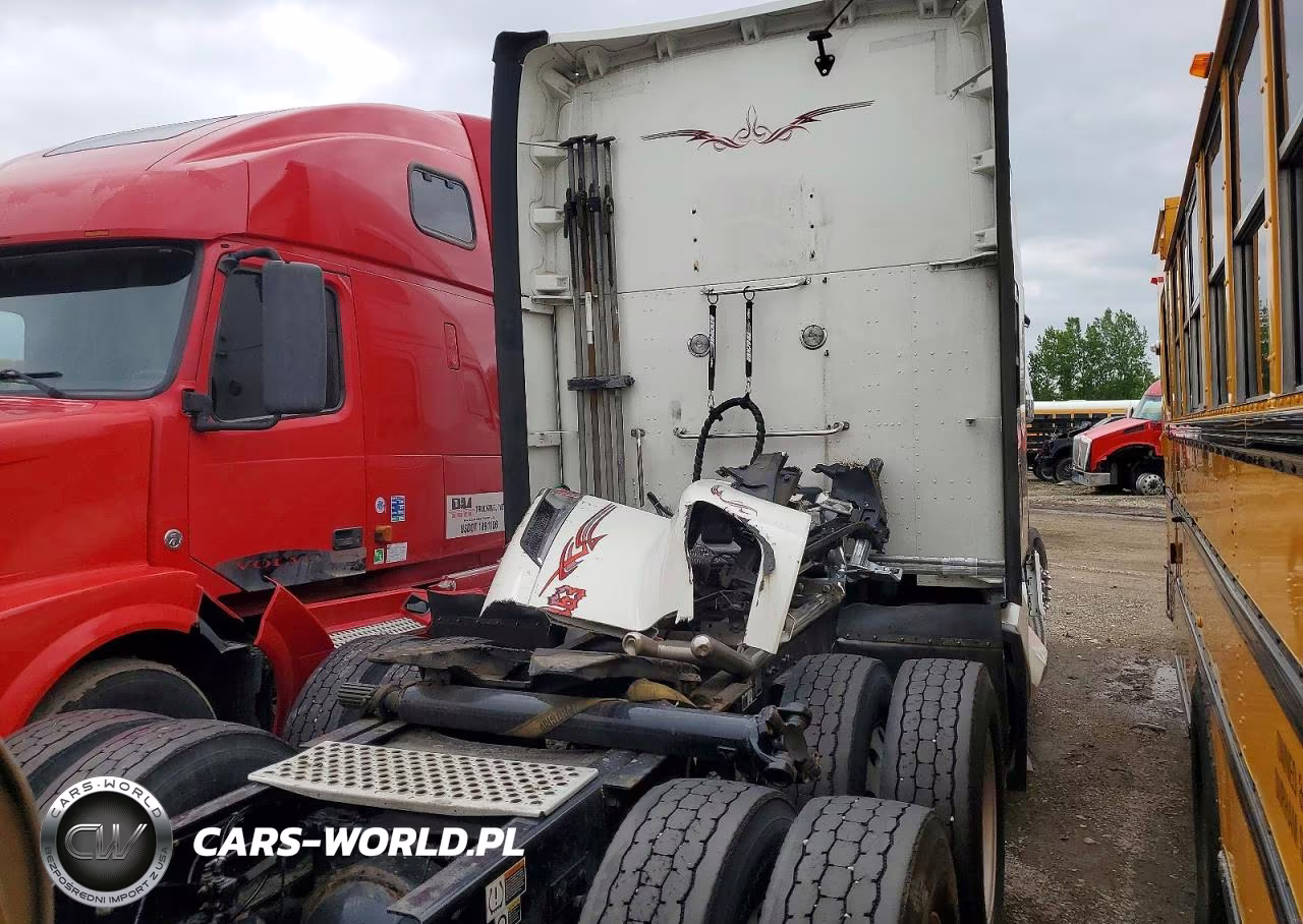 2023 Kenworth T680 Semi Truck VIN:1XKYDP9X0PJ249844 - 4