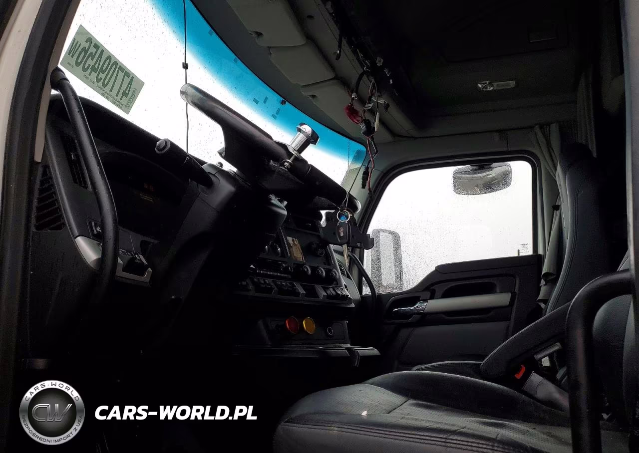 2023 Kenworth T680 Semi Truck VIN:1XKYDP9X0PJ249844 - 6