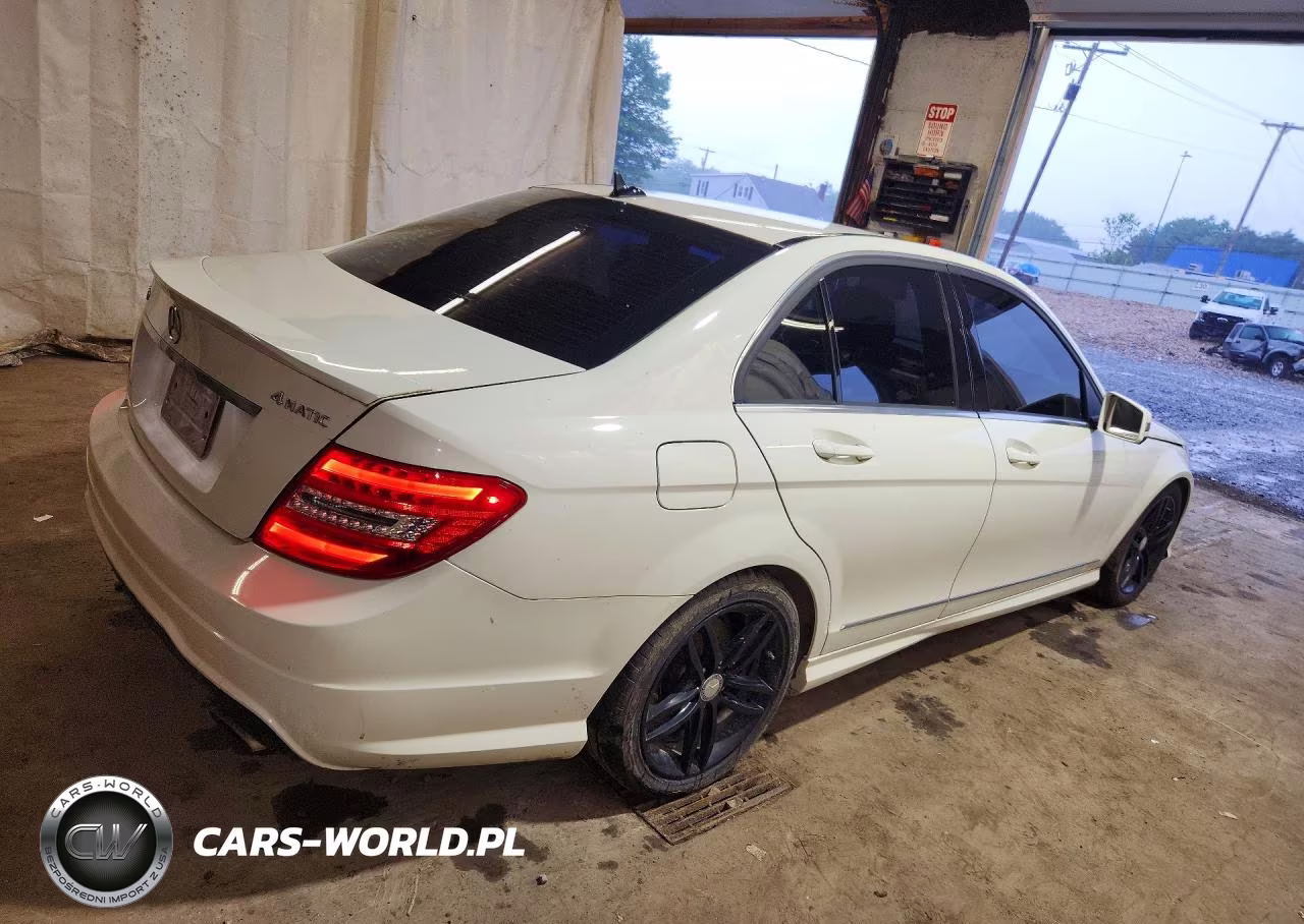 2012 Mercedes-Benz C 300 4Matic VIN:WDDGF8BB7CR201944 - 3