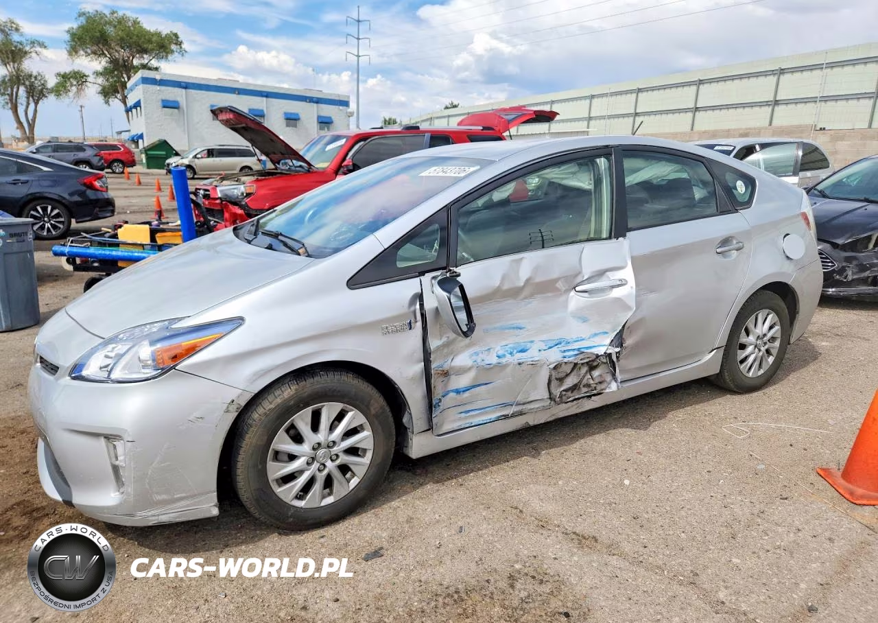 2013 Toyota Prius Plug-In Hybrid Base – zdjęcie 1 z 12