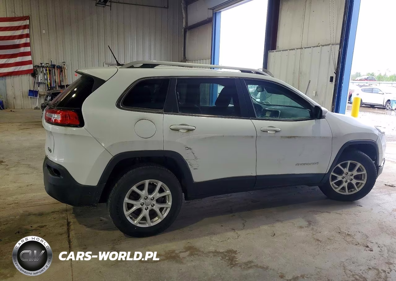 2014 Jeep Cherokee Latitude VIN:1C4PJMCB4EW183908 - 3