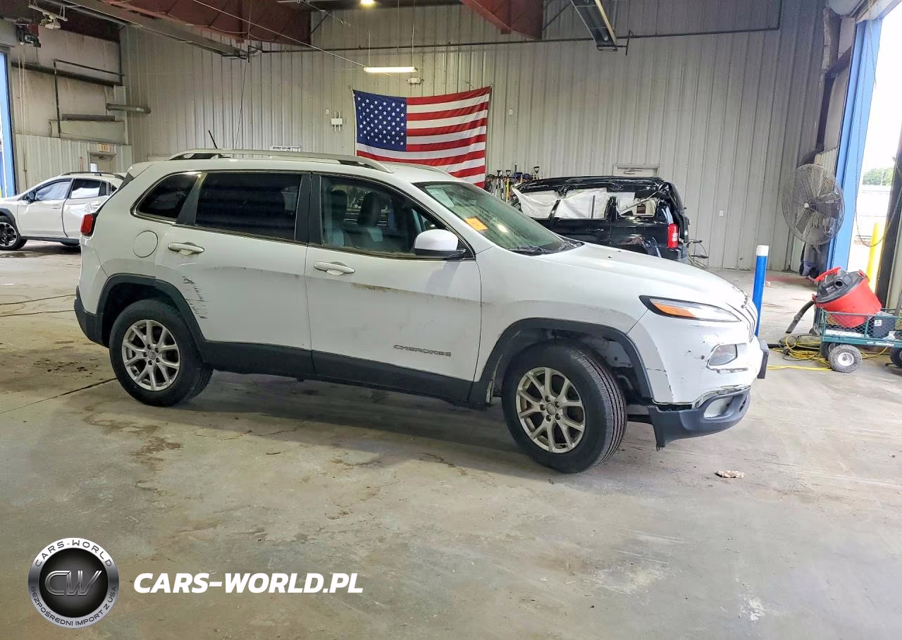 2014 Jeep Cherokee Latitude VIN:1C4PJMCB4EW183908 - 4