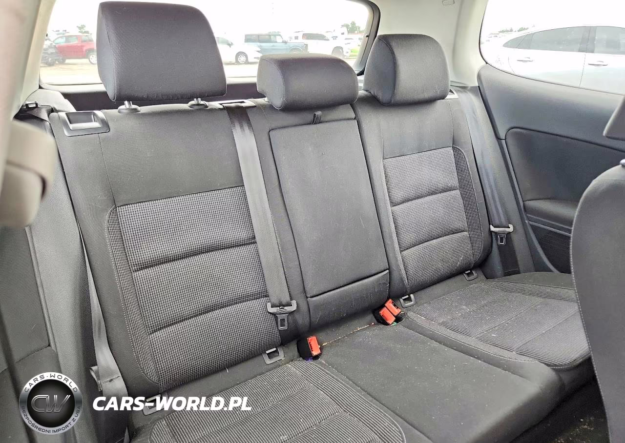 2012 Volkswagen Golf VIN:WVWBM7AJ7CW251905 - 10