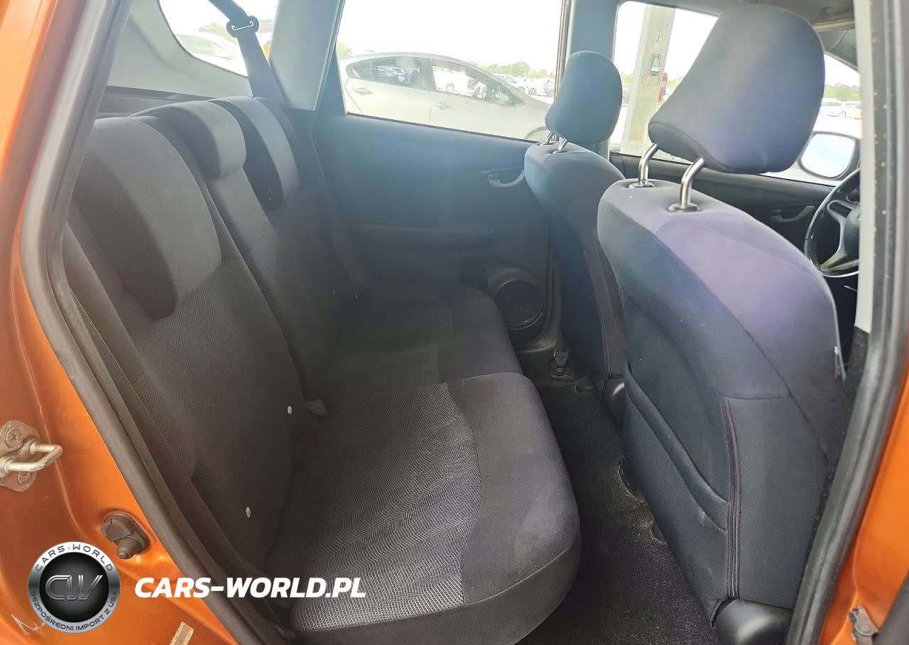 2011 Honda Fit Sport VIN:JHMGE8H55BC012630 - 10