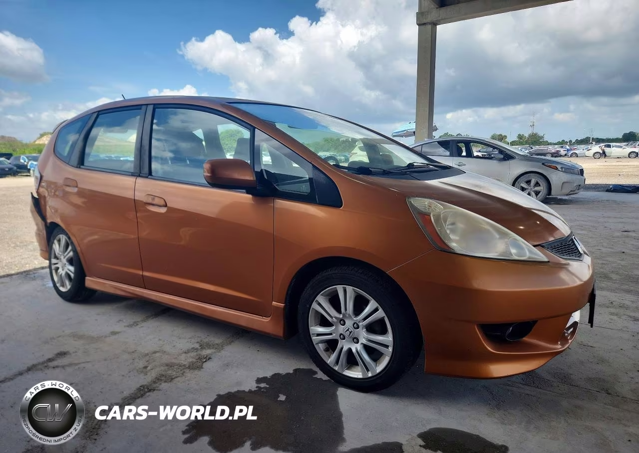 2011 Honda Fit Sport VIN:JHMGE8H55BC012630 - 4