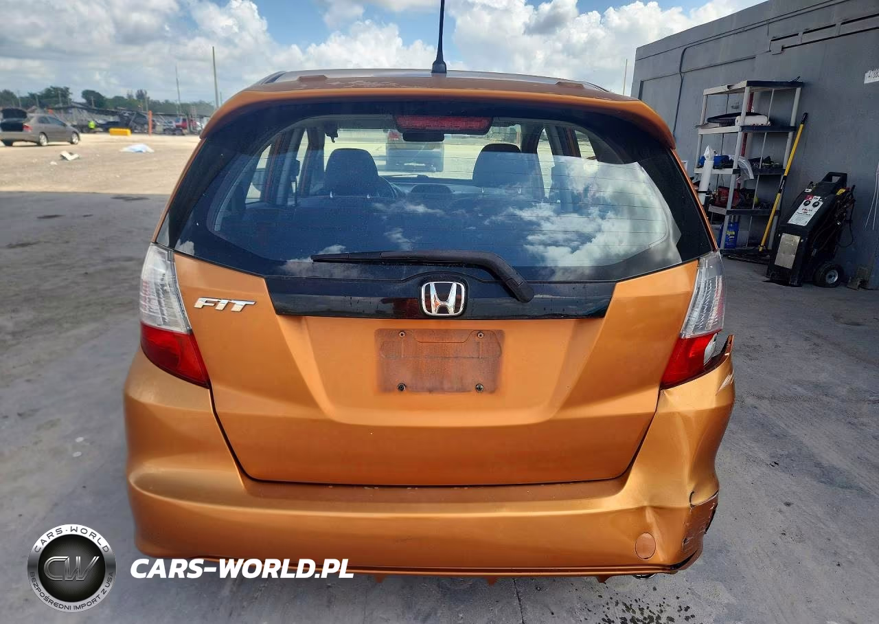 2011 Honda Fit Sport VIN:JHMGE8H55BC012630 - 6