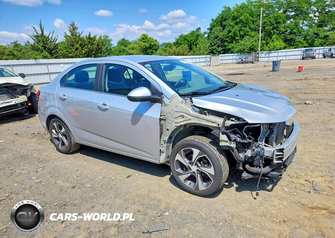 2018 Chevrolet Sonic Premier VIN:1G1JF5SB8J4106794 - 4