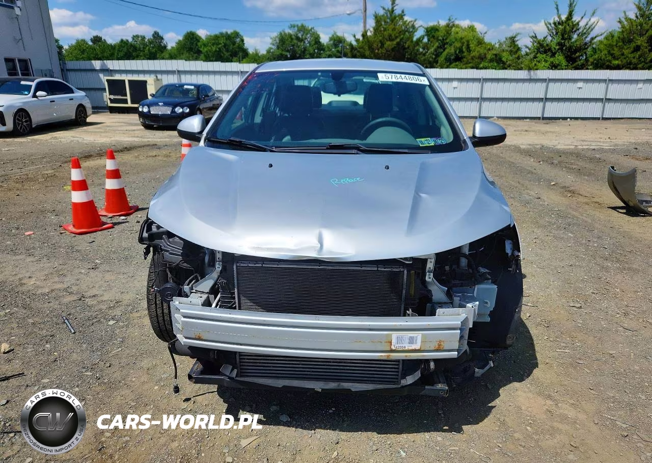 2018 Chevrolet Sonic Premier VIN:1G1JF5SB8J4106794 - 5