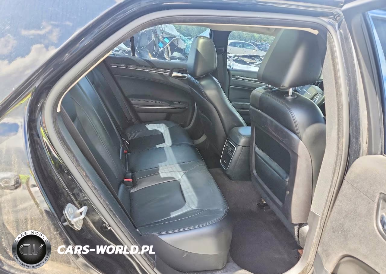 2016 Chrysler 300 Limited VIN:2C3CCAAGXGH313993 - 10