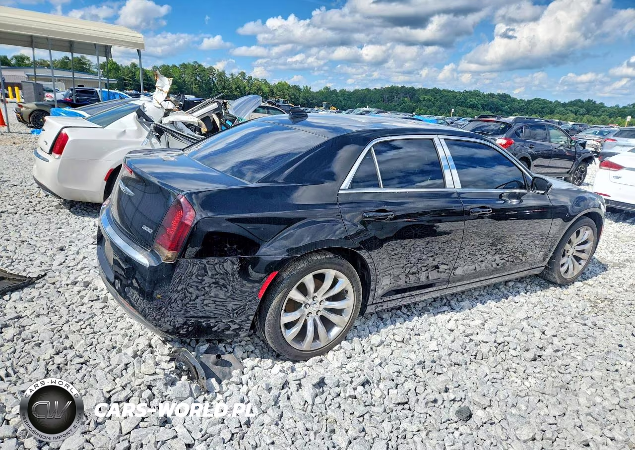 2016 Chrysler 300 Limited VIN:2C3CCAAGXGH313993 - 3