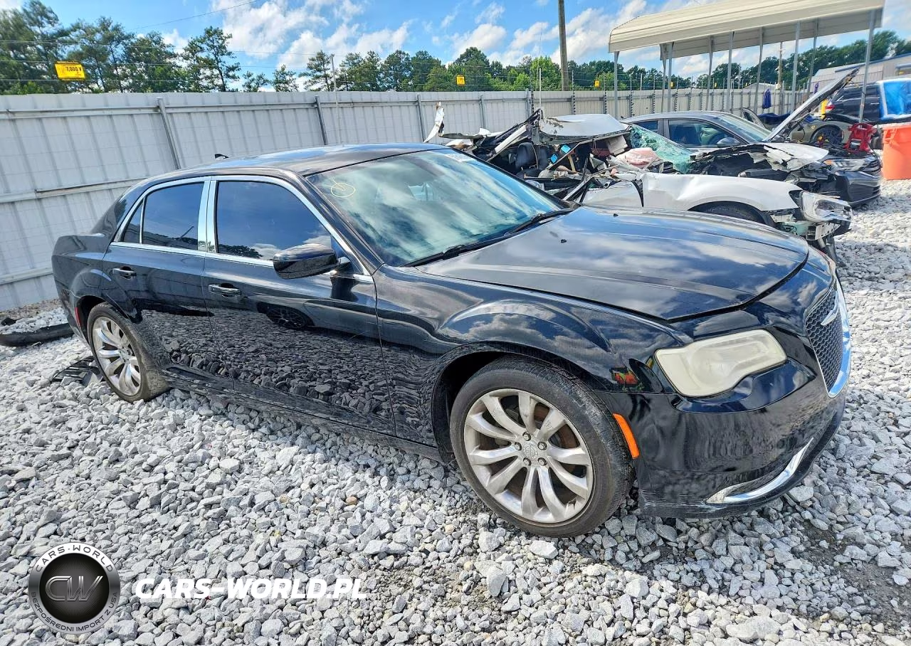 2016 Chrysler 300 Limited VIN:2C3CCAAGXGH313993 - 4