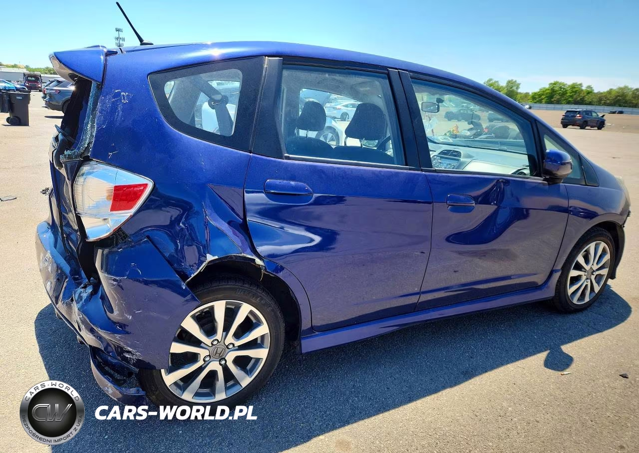 2012 Honda Fit Sport VIN:JHMGE8G52CC030702 - 3