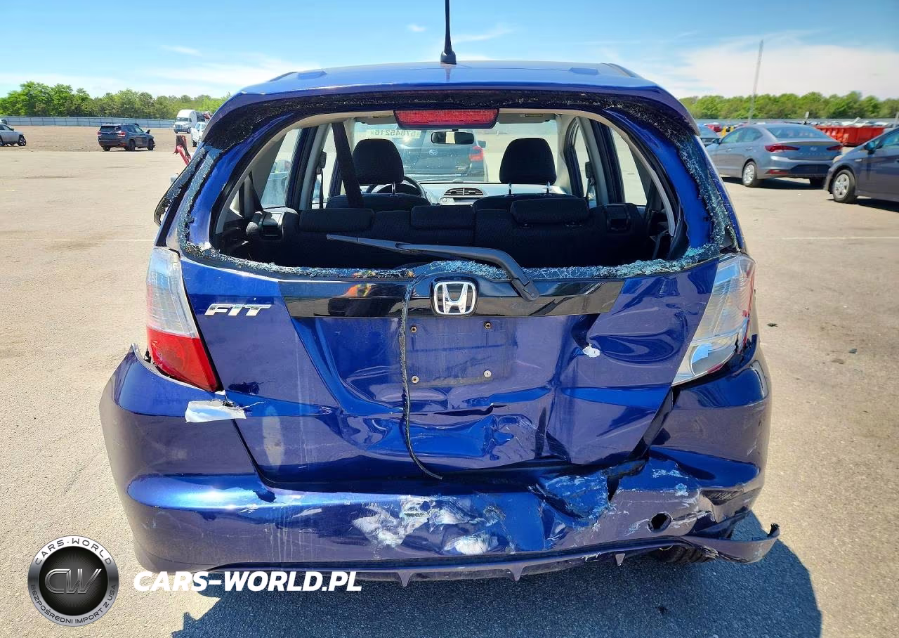 2012 Honda Fit Sport VIN:JHMGE8G52CC030702 - 6